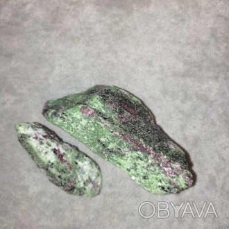 Сувенірний камінь інтер'єрний необроблений Цоізит ціна за 100 грамів. . фото 1