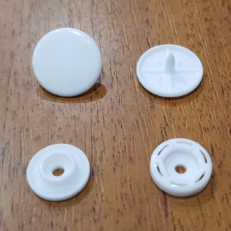 Кнопка пластикова Діаметр капелюшка 10 мм. Колір : Білий Упаковка 1440 штук.. . фото 2
