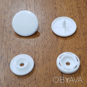 Кнопка пластикова Діаметр капелюшка 10 мм. Колір : Білий Упаковка 1440 штук.. . фото 1