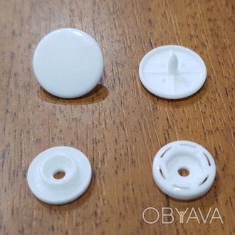 Кнопка пластиковая 
Диаметр шляпки 12,5 мм. 
Цвет : Белый
Упаковка 1440 штук.. . фото 1