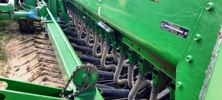 Сеялка механическая зерновая Джон Дир John Deere 455
2014 год выпуска
Механиче. . фото 11