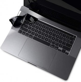 Защитные пленки на MacBook Pro 15" A1707/А1990 имеют специальное поглощающее пок. . фото 3