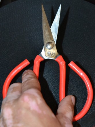 Профессиональные ножницы для нарезки кожи, очень прочны и практичны. Изготовлены. . фото 4