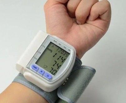 Автоматичний тонометр для вимірювання тиску пульсу на зап'ястку Blood Pressure M. . фото 2