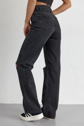 Рваные джинсы не выходят из моды и являются идеальным вариантом для прогулки, ак. . фото 3