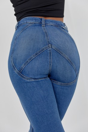 Джинсы клеш – отличная альтернатива привычным палаццо. Flared jeans можно комбин. . фото 3