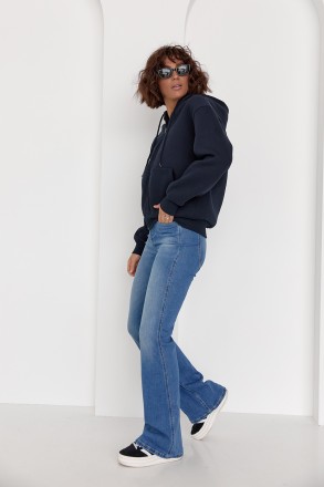 Джинсы клеш – отличная альтернатива привычным палаццо. Flared jeans можно комбин. . фото 7