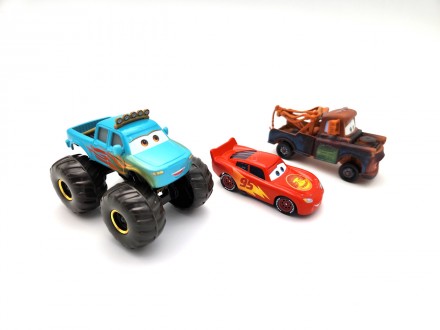 Воссоздайте историю Disney / Pixar's Cars с этим набором из 3-х ключевых героев . . фото 6