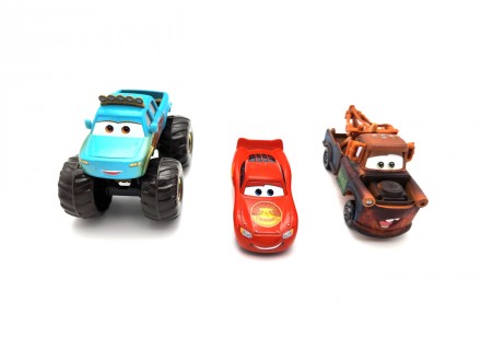 Воссоздайте историю Disney / Pixar's Cars с этим набором из 3-х ключевых героев . . фото 2