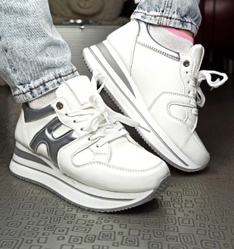 Женские белые кроссовки с высокой подошвой со шнуровкой.
Р.38
Размер в размер
38. . фото 6