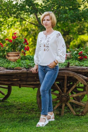 Стильна жіноча вишиванка молочного кольору з натурального льону. Українська суча. . фото 5