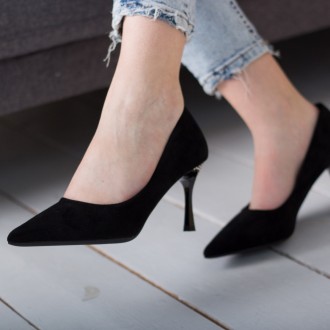 Жіночі туфлі чорні Calvin 2643
Туфлі жіночі виконані зі штучної замші. Модель ак. . фото 2