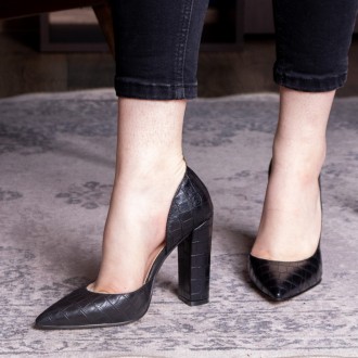 Жіночі туфлі чорні Soy 2464
Туфлі жіночі виконані зі штучної шкіри. Модель акура. . фото 5