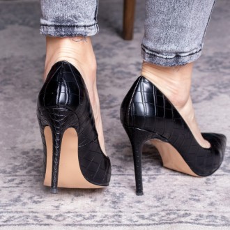 Женские туфли черные Toni 2457 Туфли женские выполнены из искусственной кожи. Мо. . фото 5
