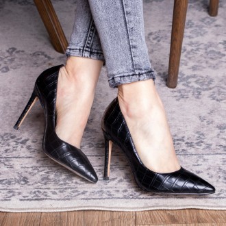 Женские туфли черные Toni 2457 Туфли женские выполнены из искусственной кожи. Мо. . фото 2