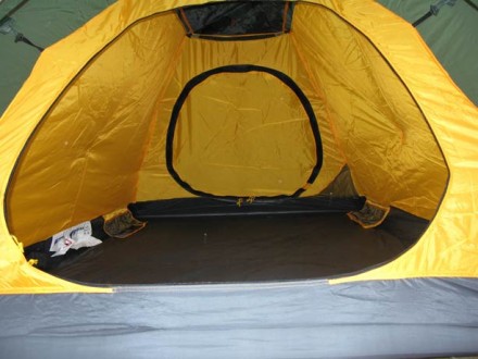 Просторная и комфортная модель трехместной палатки, используемая в течение всего. . фото 7