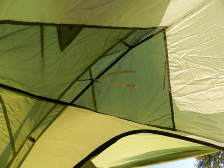 Двуслойная дуговая палатка с полуавтоматическим быстро сборным каркасом. Внутрен. . фото 9