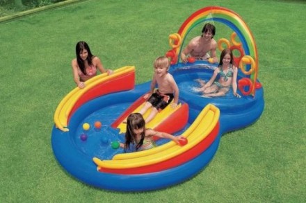 Что может быть лучше бассейна в жаркий день? Как весело детям плескаться в тепло. . фото 4