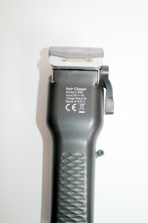 Машинка для стриження волосся VGR-690
Акумуляторна машинка для стриження VGR V-6. . фото 4