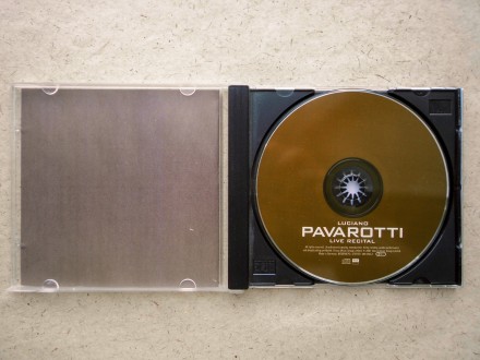 Продам CD диск Luciano Pavarotti - Live Recital.
Коробка повреждена, трещины и . . фото 4