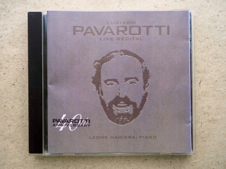 Продам CD диск Luciano Pavarotti - Live Recital.
Коробка повреждена, трещины и . . фото 2