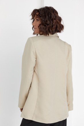 Этот стильный женский пиджак станет альтернативой легким курткам и кардиганам в . . фото 4