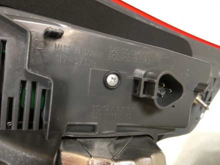 Ліхтар задній внутрішній (в кришку багажника) правий Toyota Highlander 2014-2019. . фото 10