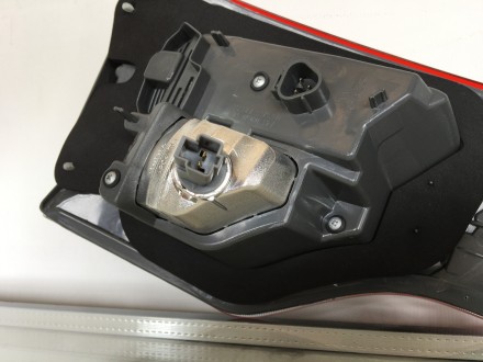 Ліхтар задній внутрішній (в кришку багажника) правий Toyota Highlander 2014-2019. . фото 8