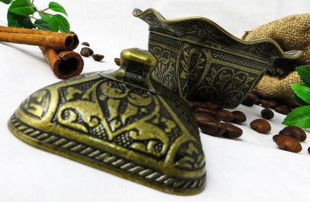 Турецкая лукумница/сахарница с чеканкой
Восточная лукумница благодаря своей ориг. . фото 7
