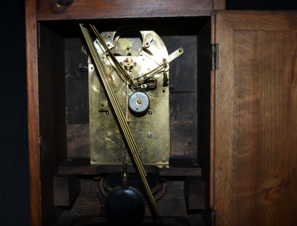 Настольные (кабинетные) часы известнейшей немецкой фирмы Junghans.
Год выпуска . . фото 6