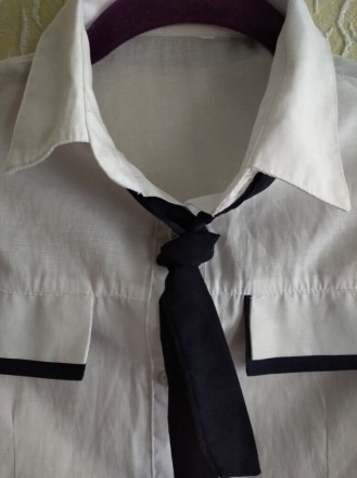Белая с синим галстуком школьная рубашка девочке 10-12 лет.
Галстук снимается п. . фото 7