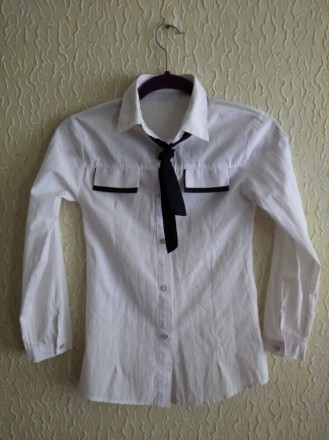 Белая с синим галстуком школьная рубашка девочке 10-12 лет.
Галстук снимается п. . фото 6