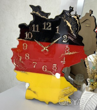 Настенные часы "Карта Германии" – это воплощение красоты эпоксидной смолы в соче. . фото 1