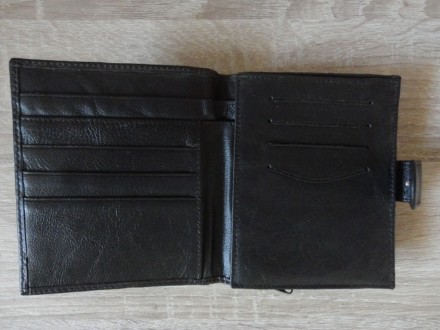 Кожаный мужской кошелек

13,5 Х 10,5 см.. . фото 3
