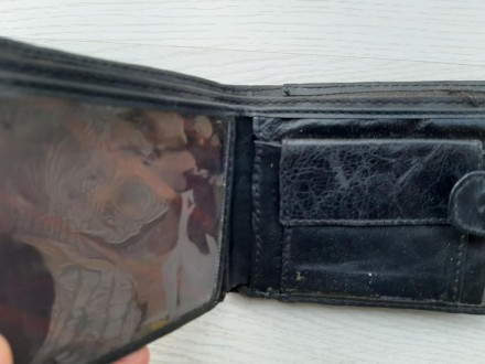 Дешевый мужской кошелек (уценка)

Частично кожаный
Три отделения (одно за мол. . фото 3