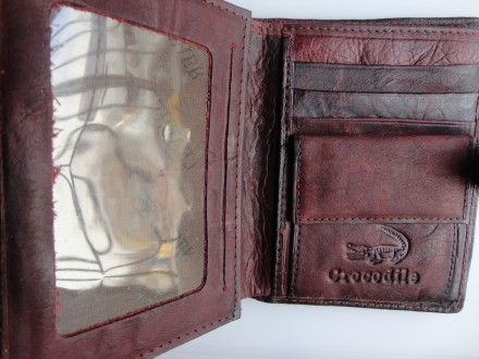 Кожаный мужской кошелек (бордовый)


Стилизация под крокодилью кожу
Размер: . . фото 4