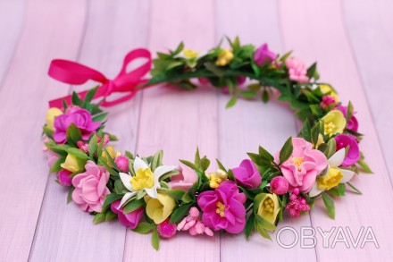 Весняний віночок виконаний у яскравих кольорах: жовтому, рожевому та малиновому.. . фото 1