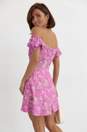 Это летнее платье мини в цветочек идеально подойдет и под босоножки, и под кеды . . фото 3