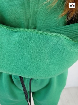 Костюм женский однотонный трехнитка теплый с капюшоном зеленый 40-54р
Костюм из . . фото 4