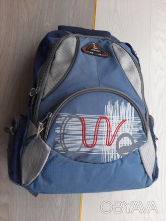 Городской рюкзак (синий)_

Практичный, хорошее качество
крепкая ткань
Размер. . фото 1
