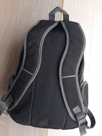 Городской рюкзак (черный)

Практичный, хорошее качество
крепкая ткань
Размер. . фото 3
