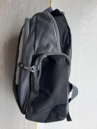Городской рюкзак (черный)

Практичный, хорошее качество
крепкая ткань
Размер. . фото 4