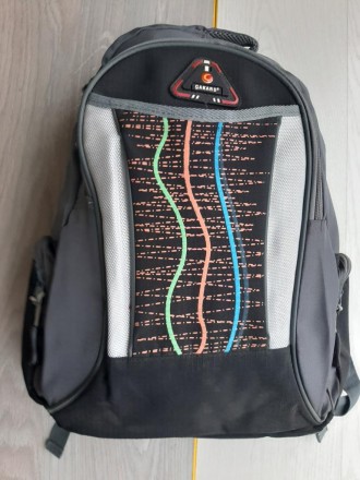 Городской рюкзак (черный)

Практичный, хорошее качество
крепкая ткань
Размер. . фото 2