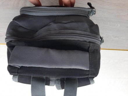 Городской рюкзак (черный)

Практичный, хорошее качество
крепкая ткань
Размер. . фото 5