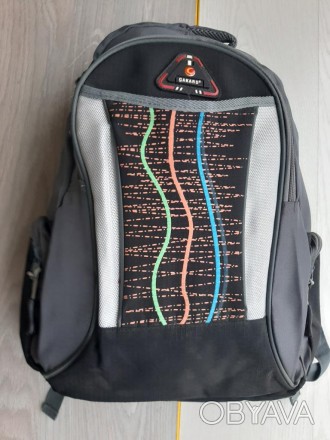 Городской рюкзак (черный)

Практичный, хорошее качество
крепкая ткань
Размер. . фото 1