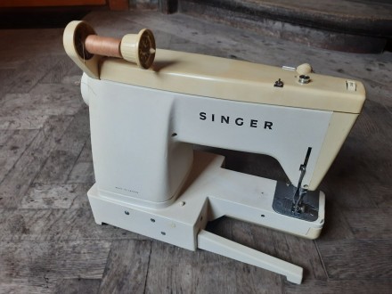 Продам вінтажну швейну машинку SINGER Electronic 560 Diana
В хорошому стані, ро. . фото 5