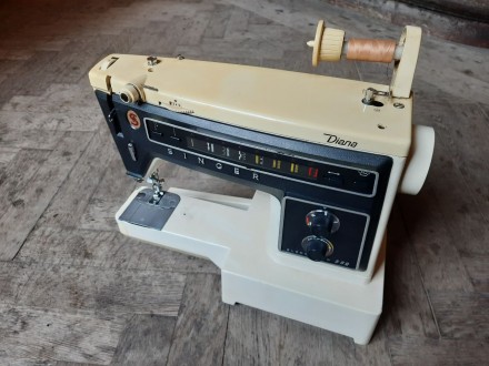 Продам вінтажну швейну машинку SINGER Electronic 560 Diana
В хорошому стані, ро. . фото 2