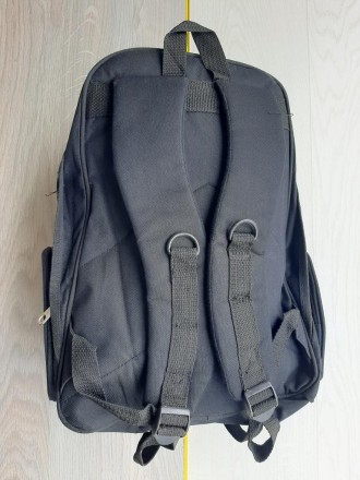 Крепкий мужской рюкзак (серый)

Практичный, очень крепкая ткань

Размер 41 Х. . фото 3