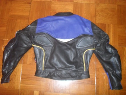 Есть также ещё несколько хороших кожаных и текстильных мотокурток и брюк с миним. . фото 12