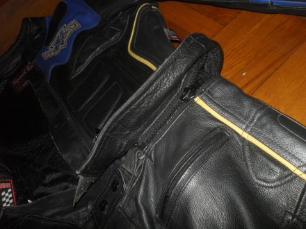 Есть также ещё несколько хороших кожаных и текстильных мотокурток и брюк с миним. . фото 6